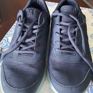 Vionic sneakers size 9. Hardly worn.